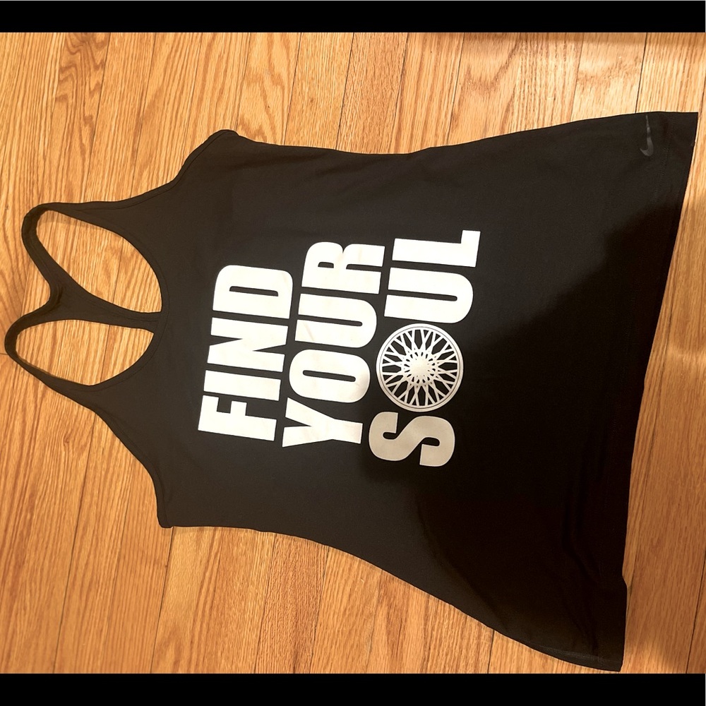 NIKE SOUL CYCLE WORKOUT TOP